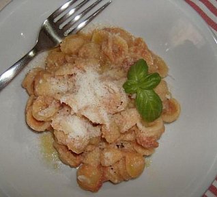 Těstoviny s ricottou a rajčaty