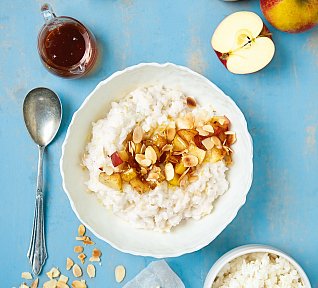 Rýžová kaše s jablky a mandlemi