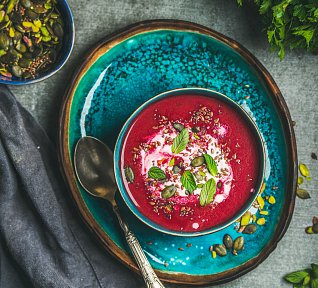 Polévka z červené řepy