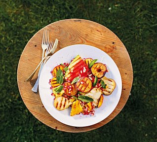 Ovocný salát s fetou a mátou