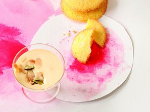 Zabaglione se sušenkami z kukuřičné polenty