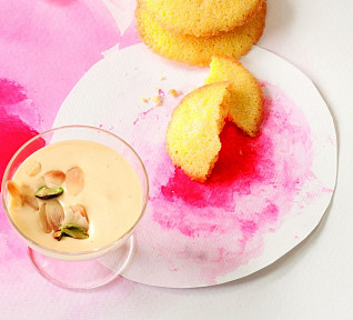 Zabaglione se sušenkami z kukuřičné polenty