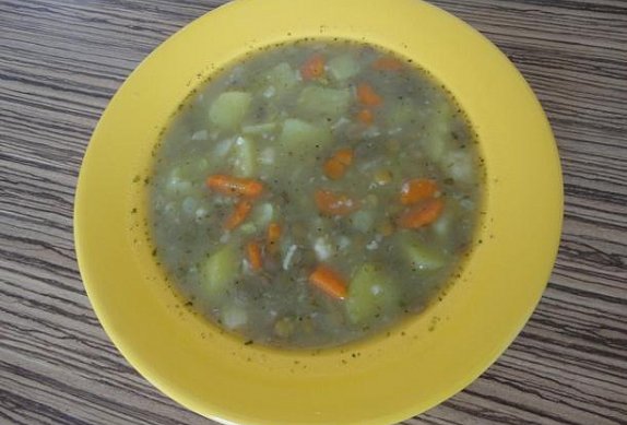 Čočková polévka s kořenovou zeleninou