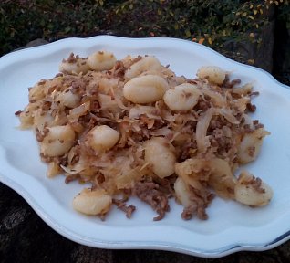 Gnocchi se zelím a mletým masem