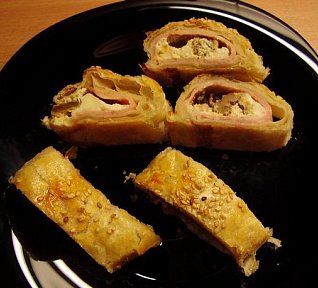 Slaný závin s plísňovým sýrem