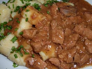 Gulášová plec s tymiánem (rozmarýnem) Gulášová plec s tymiánem (rozmarýnem)
