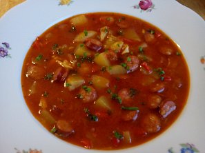 Debrecínská polévka (s medvědím česnekem)