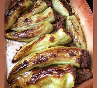 Veganské plněné papriky s rajskou omáčkou