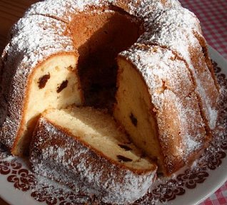 Jablkovo-kokosová bábovka ze zakysané smetany