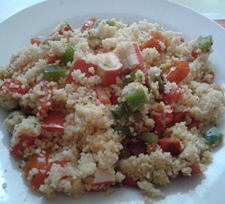 Kuskus s krabími tyčinkami