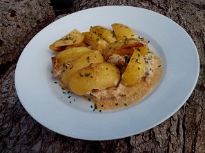 Krkovice s bramborem na česnekové smetaně (nejen z remosky) Krkovice s bramborem na česnekové smetaně (nejen z remosky)