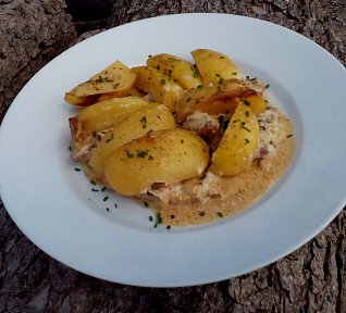 Krkovice s bramborem na česnekové smetaně (nejen z remosky)