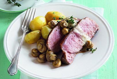 Telecí medailonky s krémovým dresinkem
