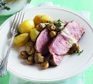 Telecí medailonky s krémovým dresinkem