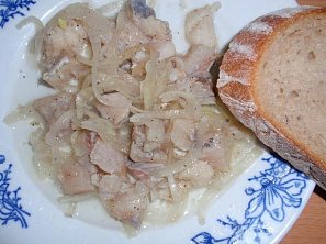 Cibulový salát se slanečky Cibulový salát se slanečky