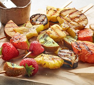 Ovocný špíz z grilu