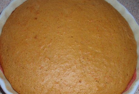 Mrkvovo-medový koláč s pomerančem