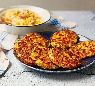 Zelňáky se zelným salátem