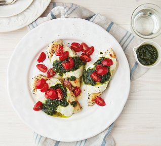 Kuřecí prsa s mozzarellou a pestem