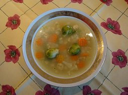 Kvasnicová polévka se zeleninou