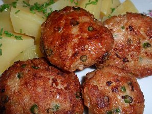 Karbanátky nebo sekaná s česnekovými výhonky