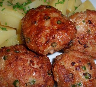 Karbanátky nebo sekaná s česnekovými výhonky