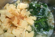 Bramborovo-špenátová polévka