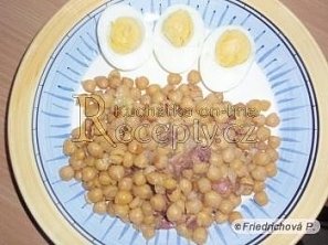 Cizrna se slaninou a vejci