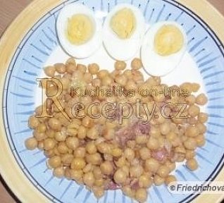 Cizrna se slaninou a vejci