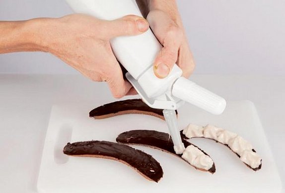 Banánová espuma v čokoládové skořepině se třtinovým želé
