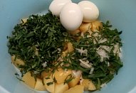 Bramborový salát s vejci a medvědím česnekem