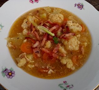 Květáková polévka se slaninou