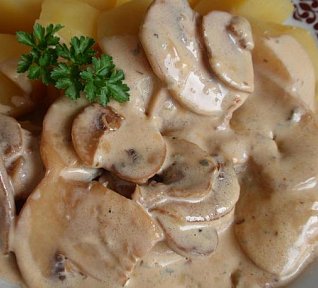 Jednoduché smetanové žampiony na špeku