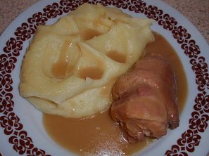 Česnekové závitky se slaninou v omáčce