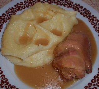 Česnekové závitky se slaninou v omáčce