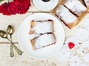 Třešňovo-makový závin