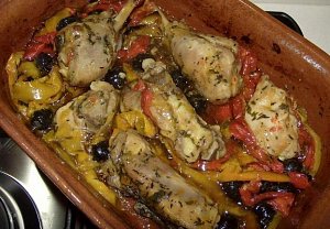 Kuřecí maso s paprikou a černými olivami