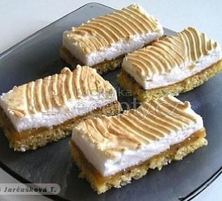 Piškotové řezy s angreštem Piškotové řezy s angreštem