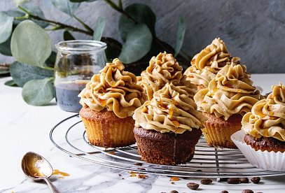 Kávové cupcakes s karamelovým krémem