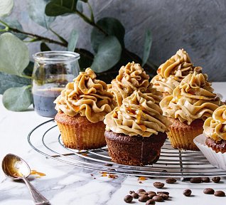 Kávové cupcakes s karamelovým krémem Kávové cupcakes s karamelovým krémem