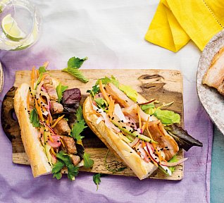 Banh mi - bageta s pečeným bůčkem Banh mi - bageta s pečeným bůčkem
