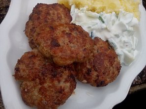 Mleté karbanátky se žampiony a sýrem