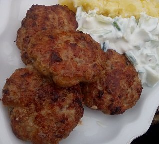 Mleté karbanátky se žampiony a sýrem