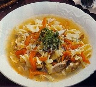 Výživná polévka z drůbežích prsíček