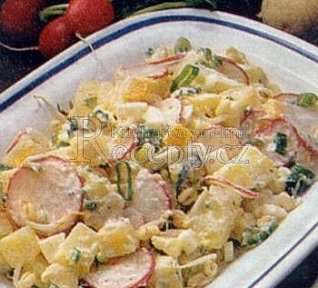 Bramborový salát s vejci a ředkvičkami