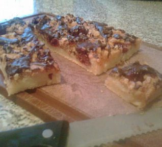 Lehká jogurtová buchta s ovocem, skořicovou posypkou a čokoládou