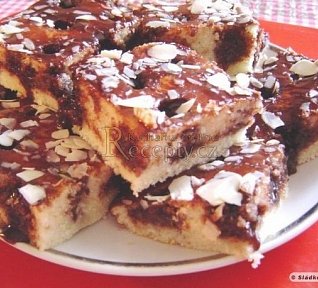 Díratá buchta z čokoládových figurek Díratá buchta z čokoládových figurek