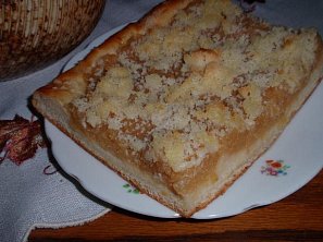 Koláč s hruškovým / jablečným rozvarem - kynutý Koláč s hruškovým / jablečným rozvarem - kynutý