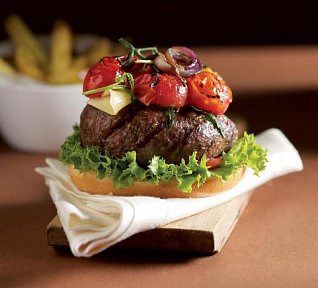 Americký hamburger z vyzrálého hovězího Americký hamburger z vyzrálého hovězího