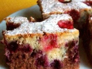 Dvojbarevný ovocný koláč